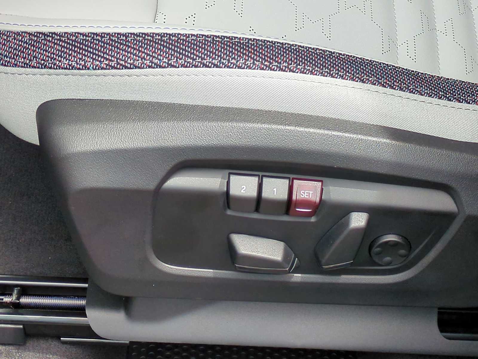 Vehicle image 16 of 36