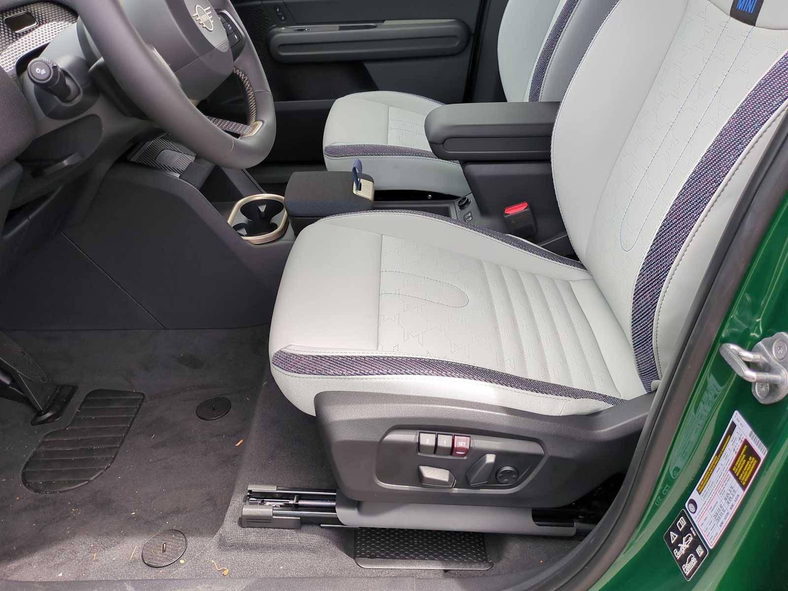Vehicle image 15 of 36