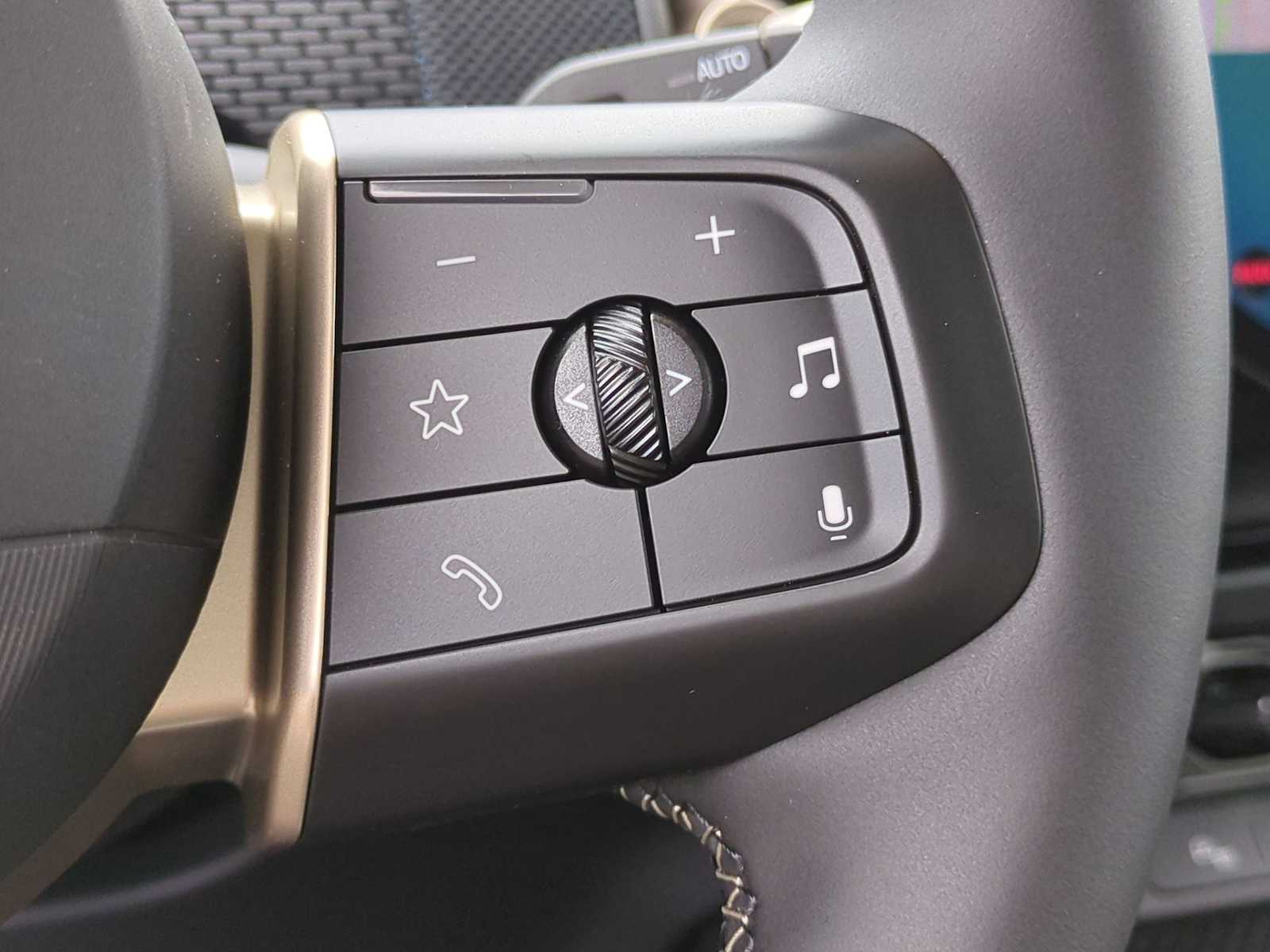 Vehicle image 25 of 36