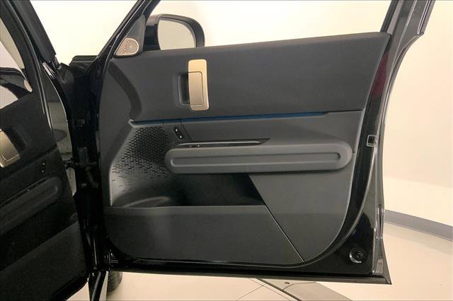 Vehicle image 26 of 33