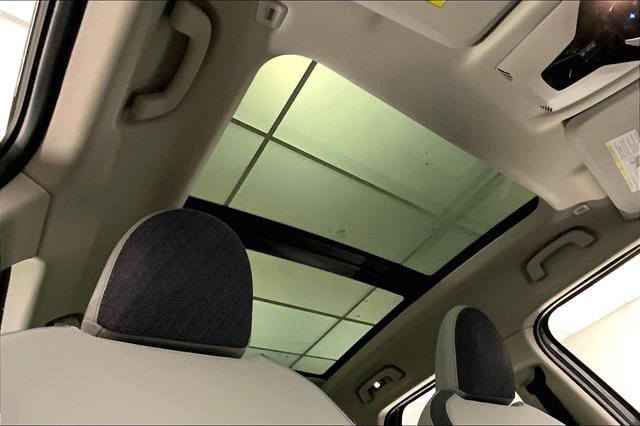 Vehicle image 27 of 33