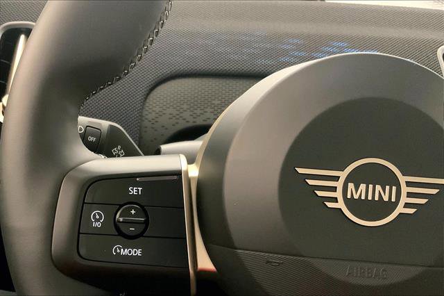 Vehicle image 19 of 33