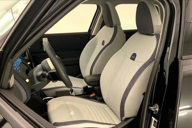 Vehicle image 14 of 33