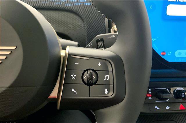 Vehicle image 20 of 33