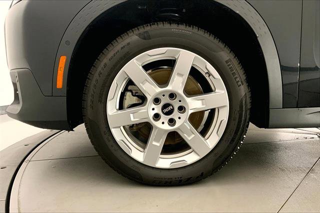 Vehicle image 12 of 33