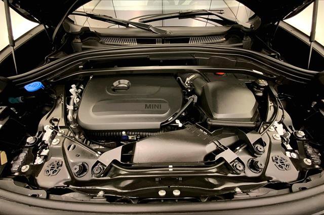 Vehicle image 13 of 33