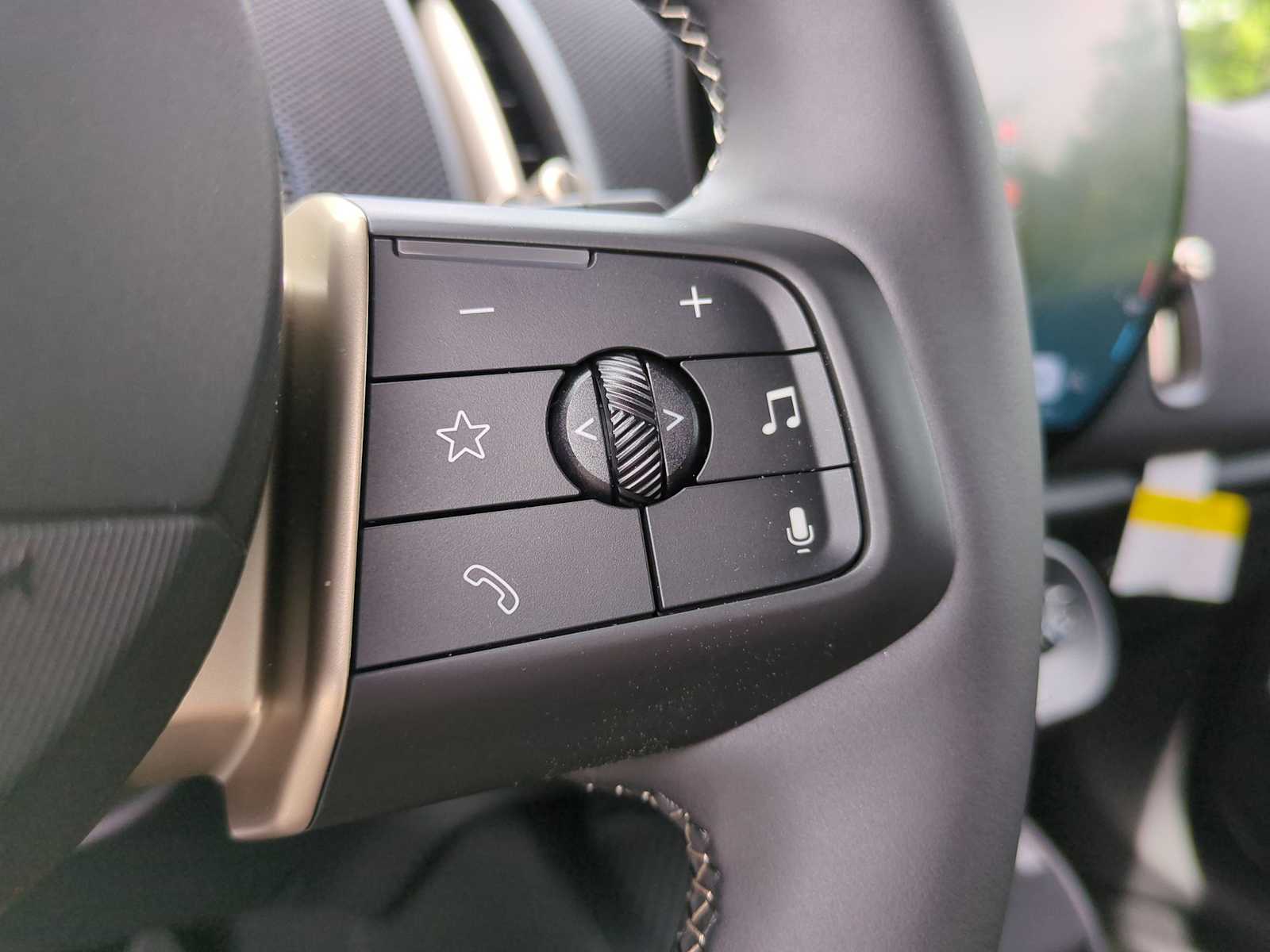 Vehicle image 29 of 36