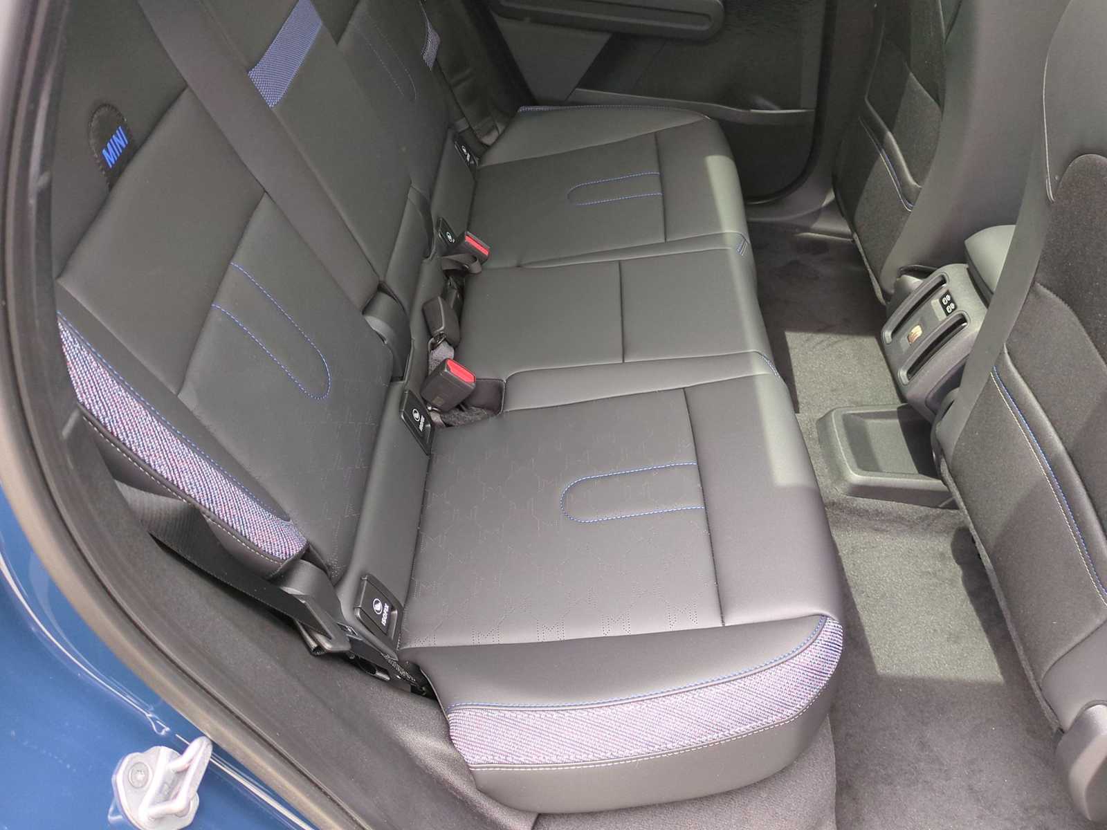 Vehicle image 14 of 36