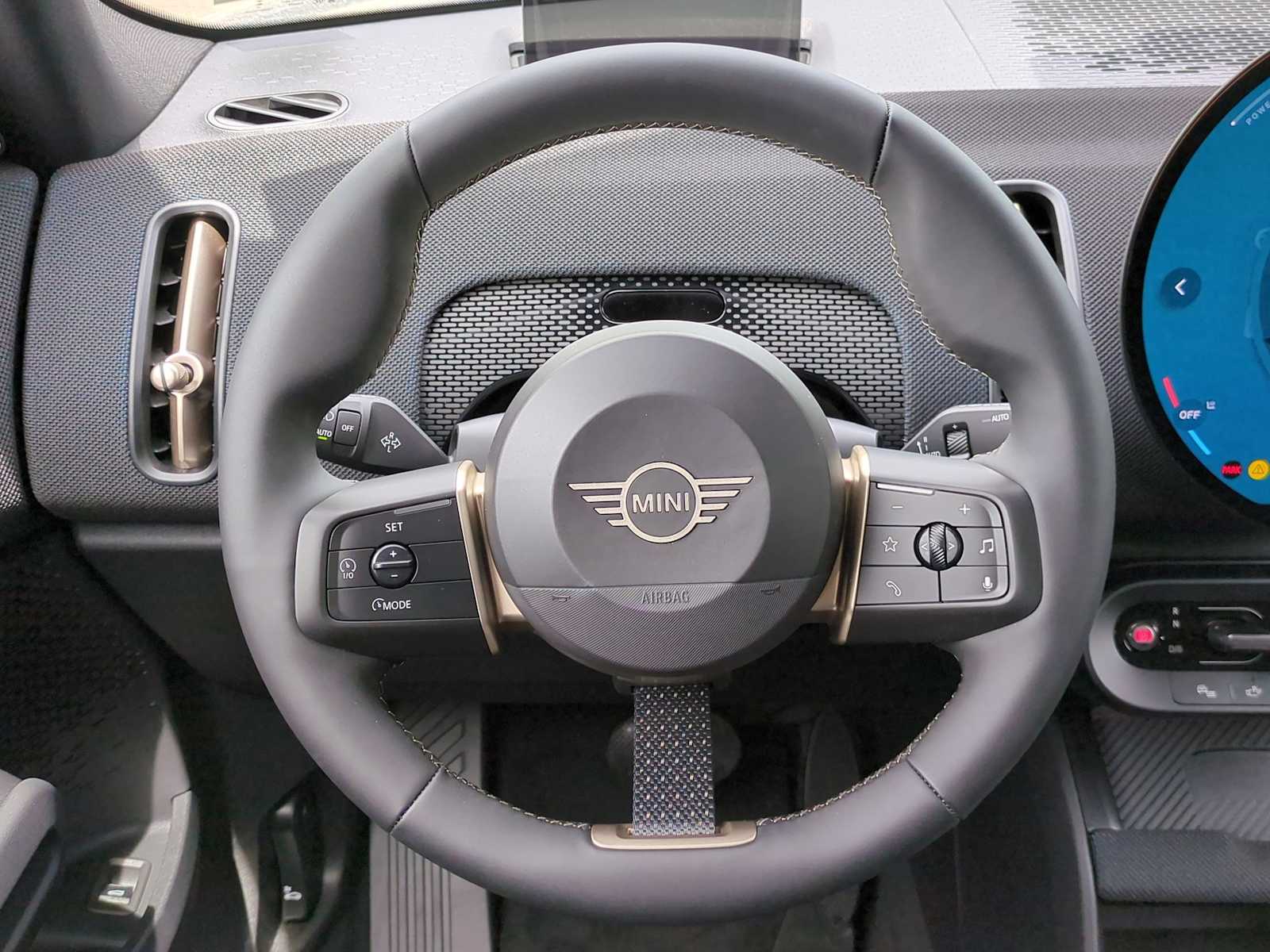 Vehicle image 21 of 36