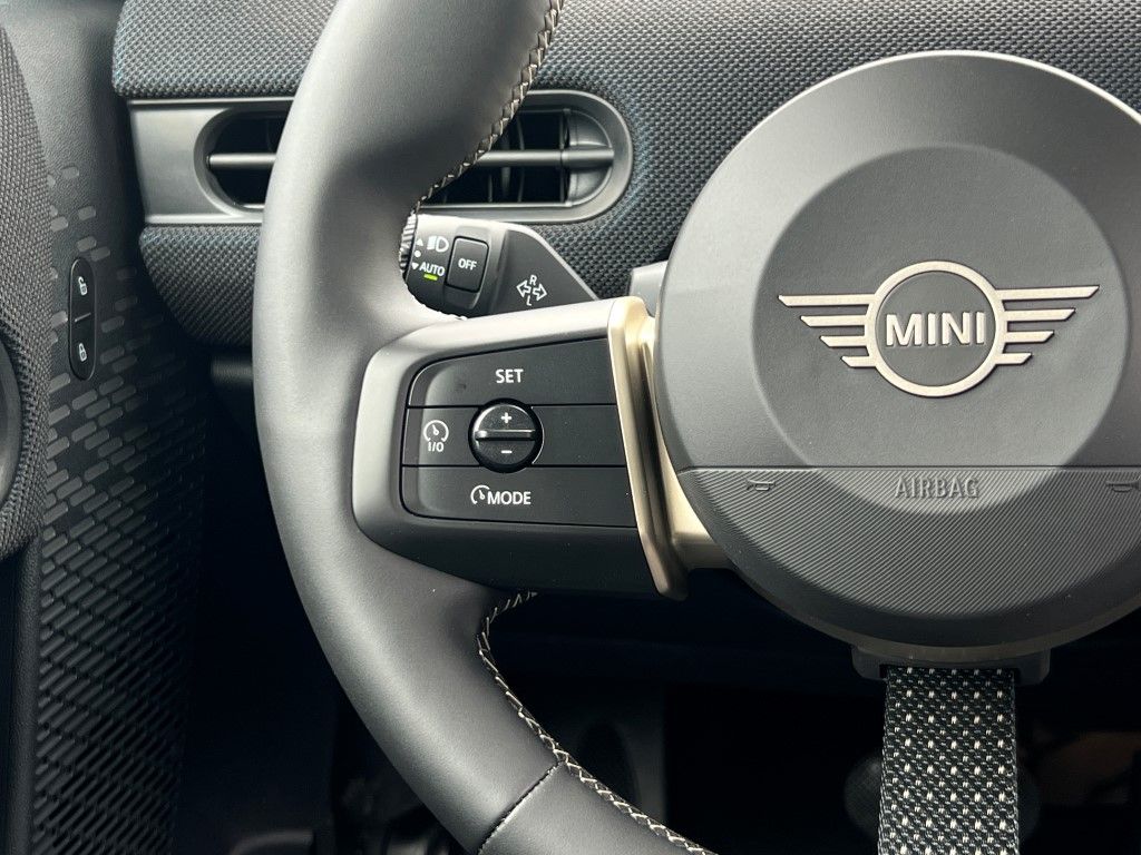 Vehicle image 14 of 20