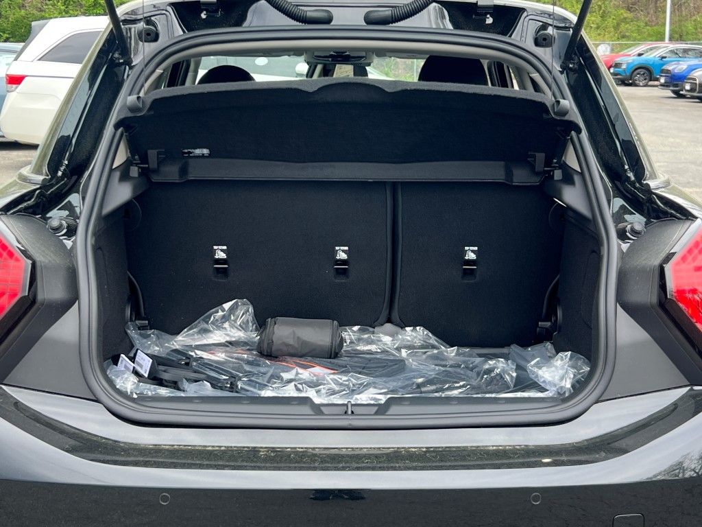 Vehicle image 17 of 20