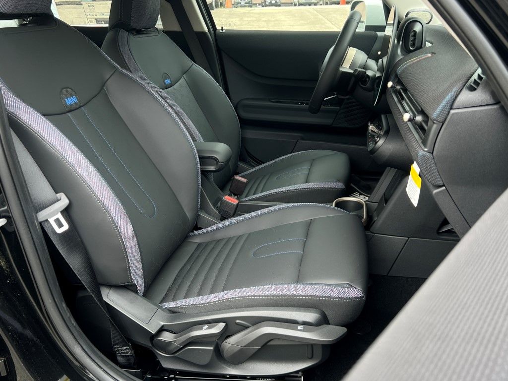 Vehicle image 15 of 20
