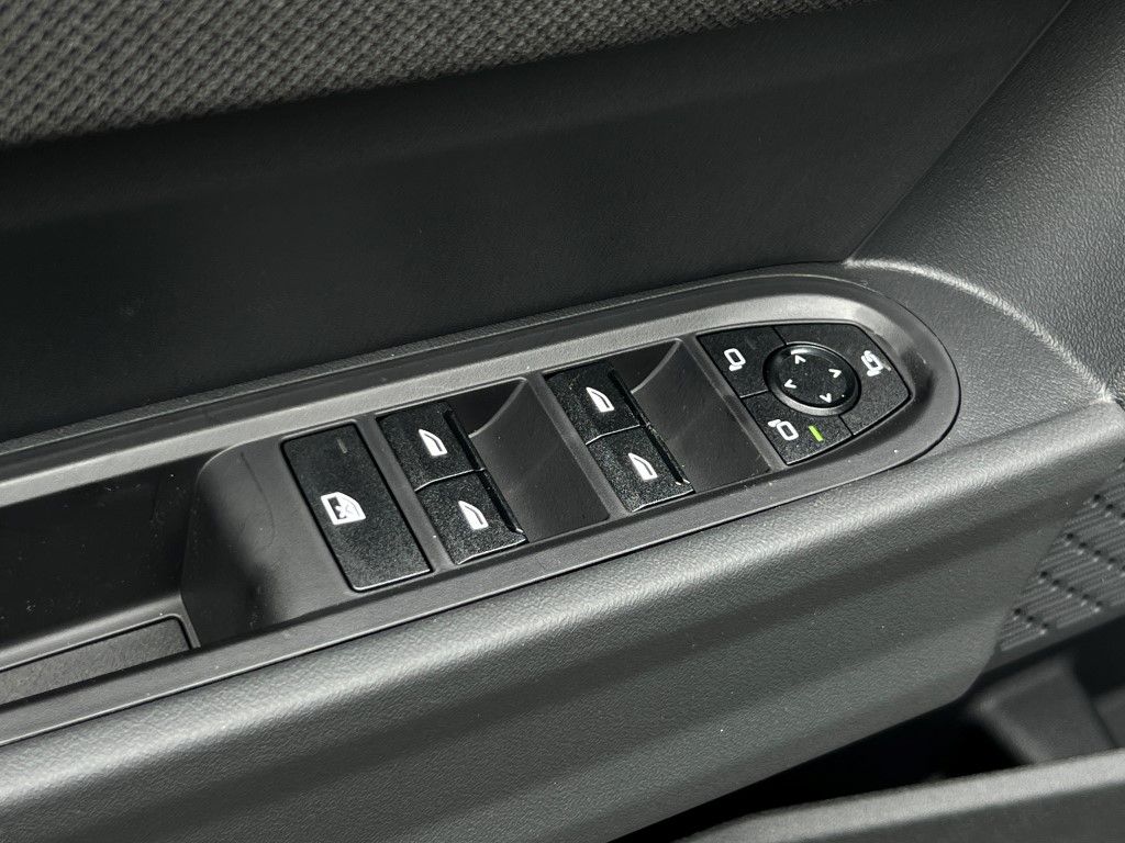 Vehicle image 19 of 20