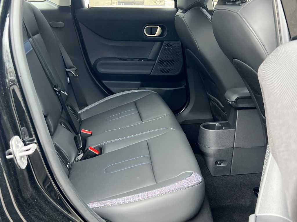 Vehicle image 16 of 20