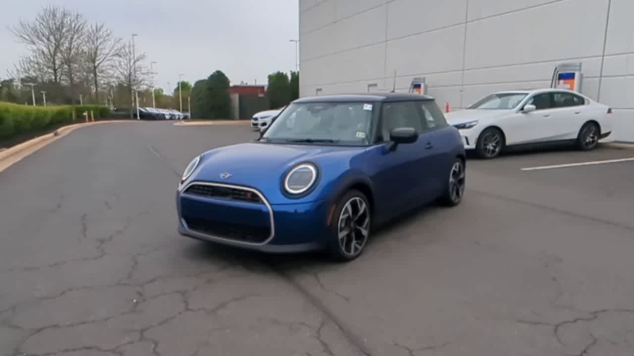Vehicle image 3 of 36