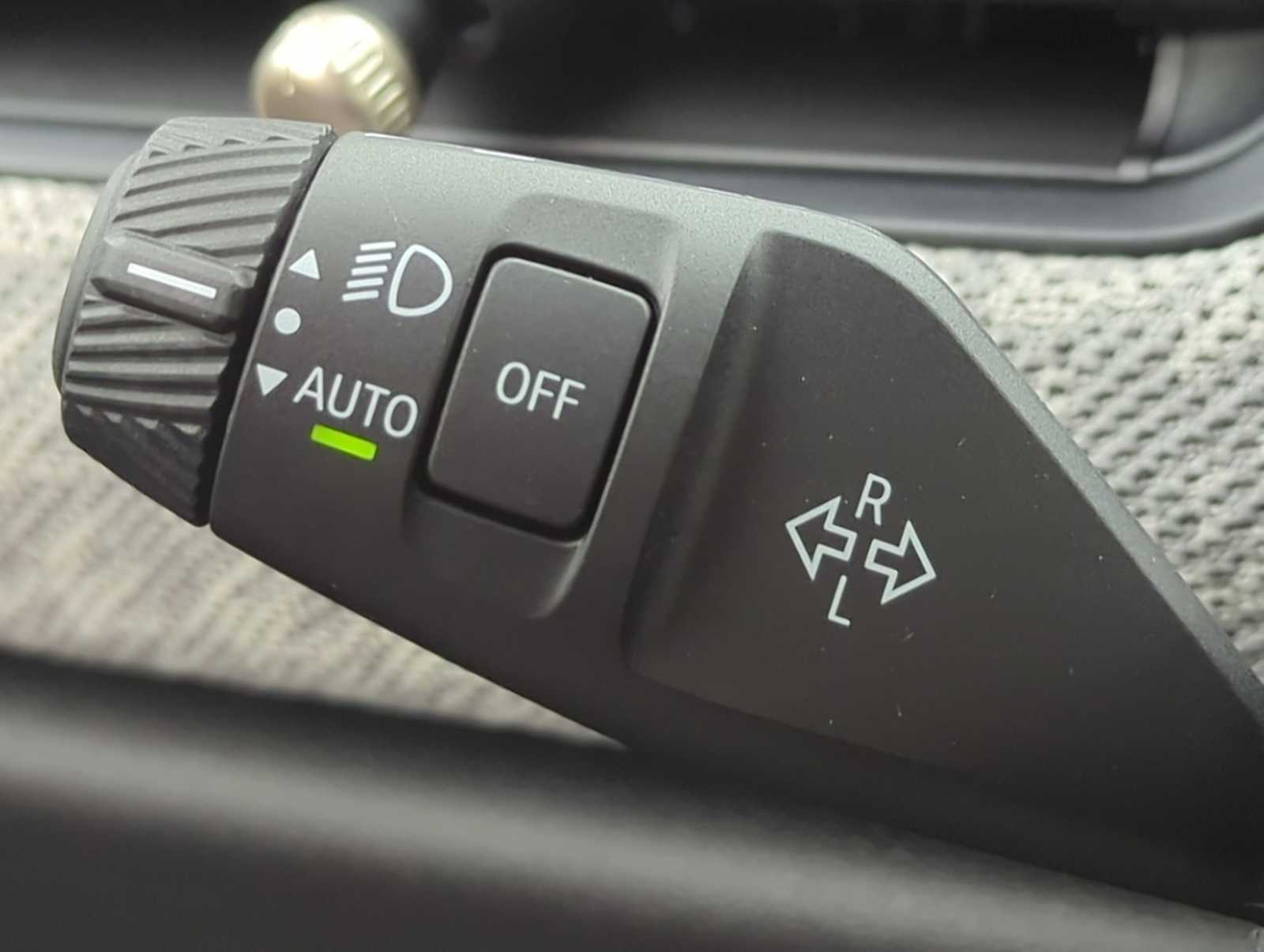 Vehicle image 26 of 36