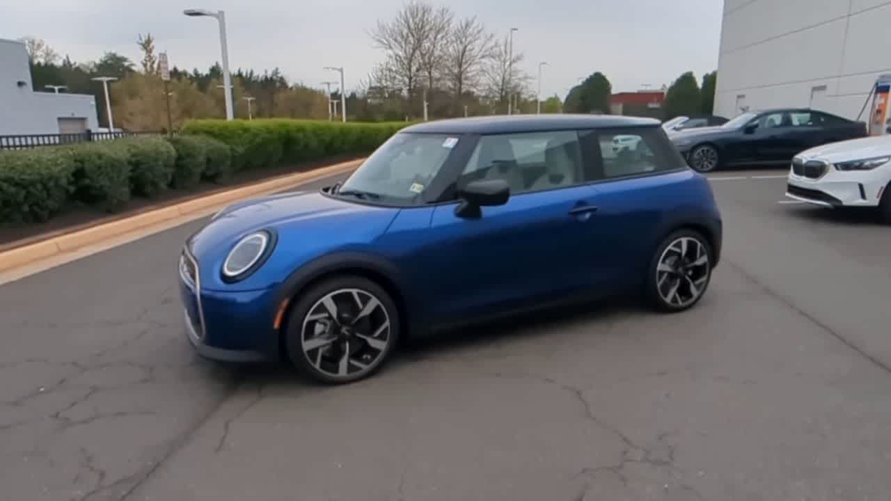 Vehicle image 4 of 36