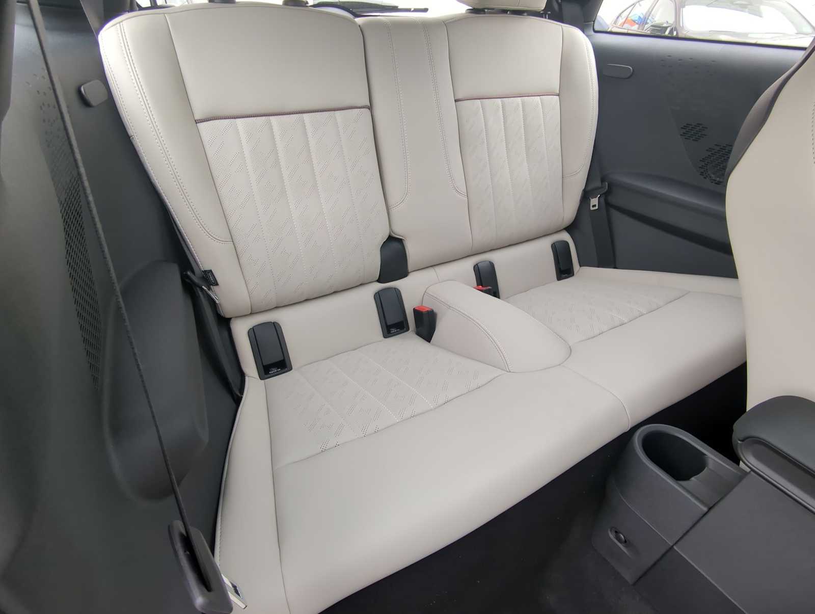 Vehicle image 20 of 36
