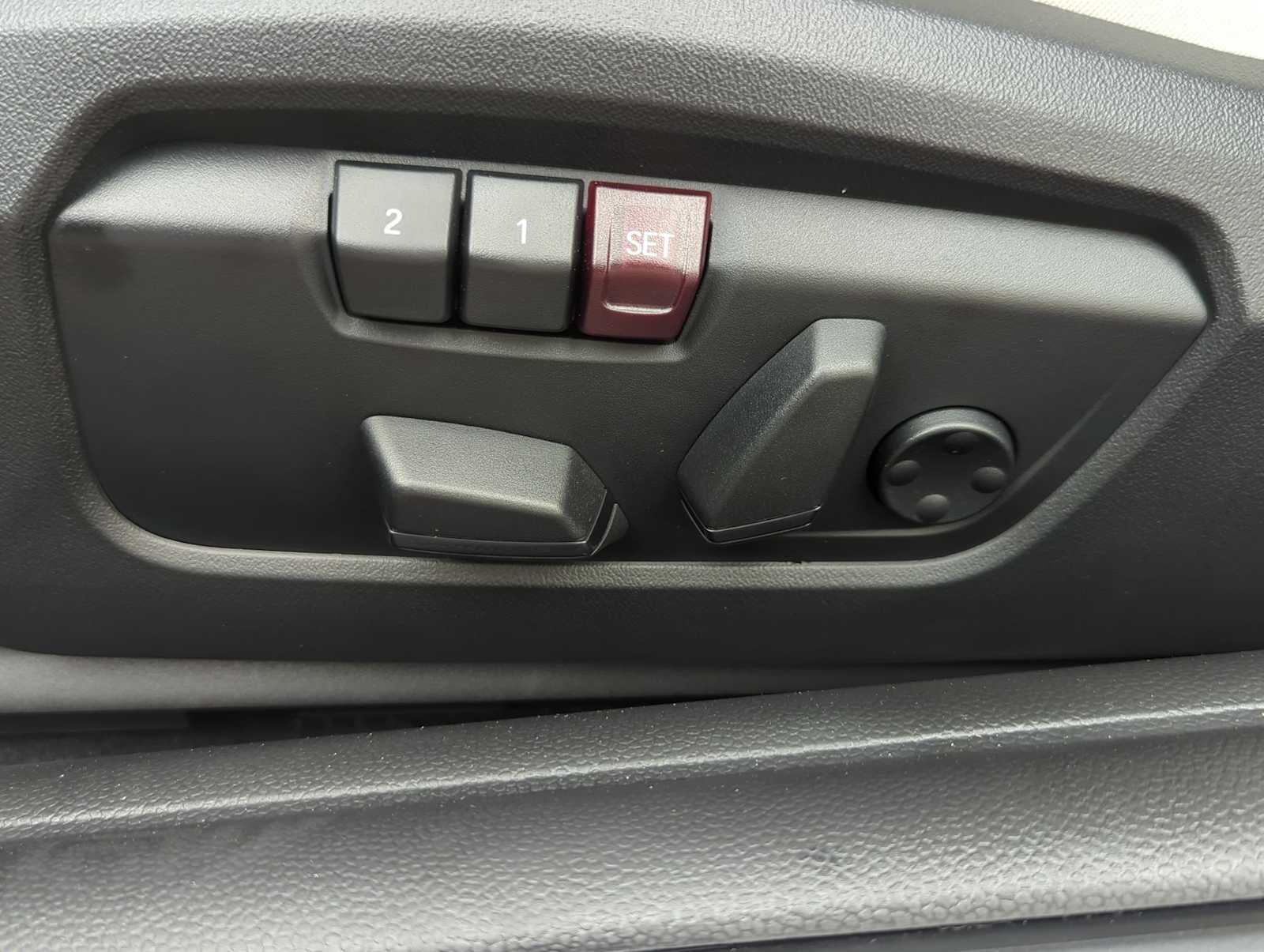 Vehicle image 17 of 36