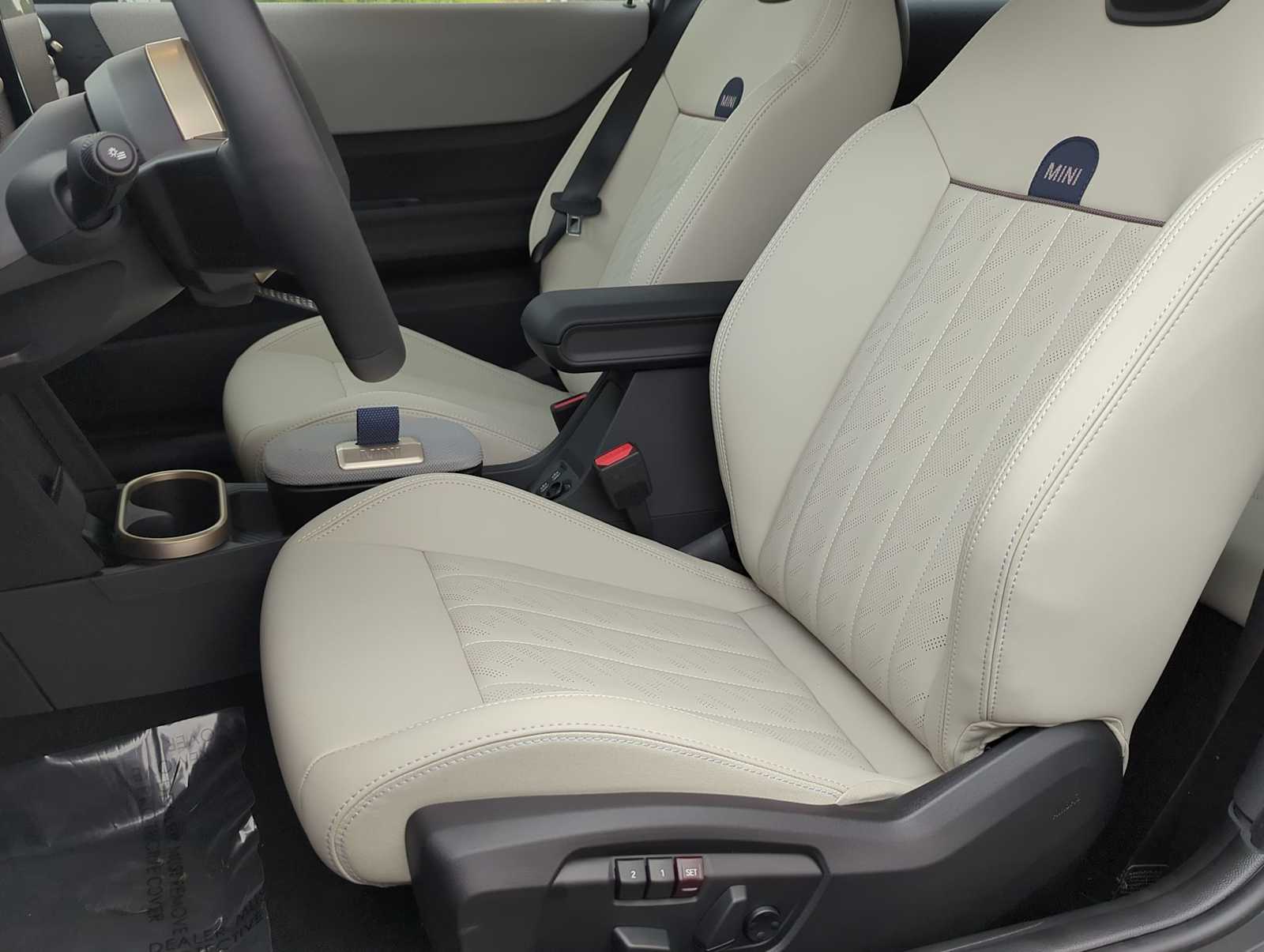 Vehicle image 16 of 36