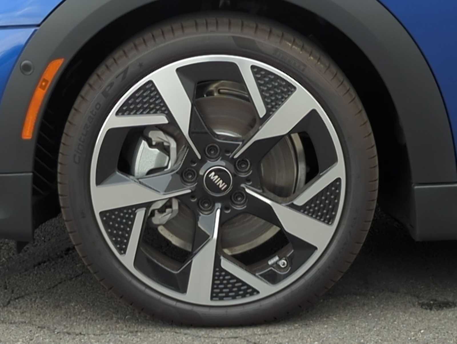 Vehicle image 13 of 36