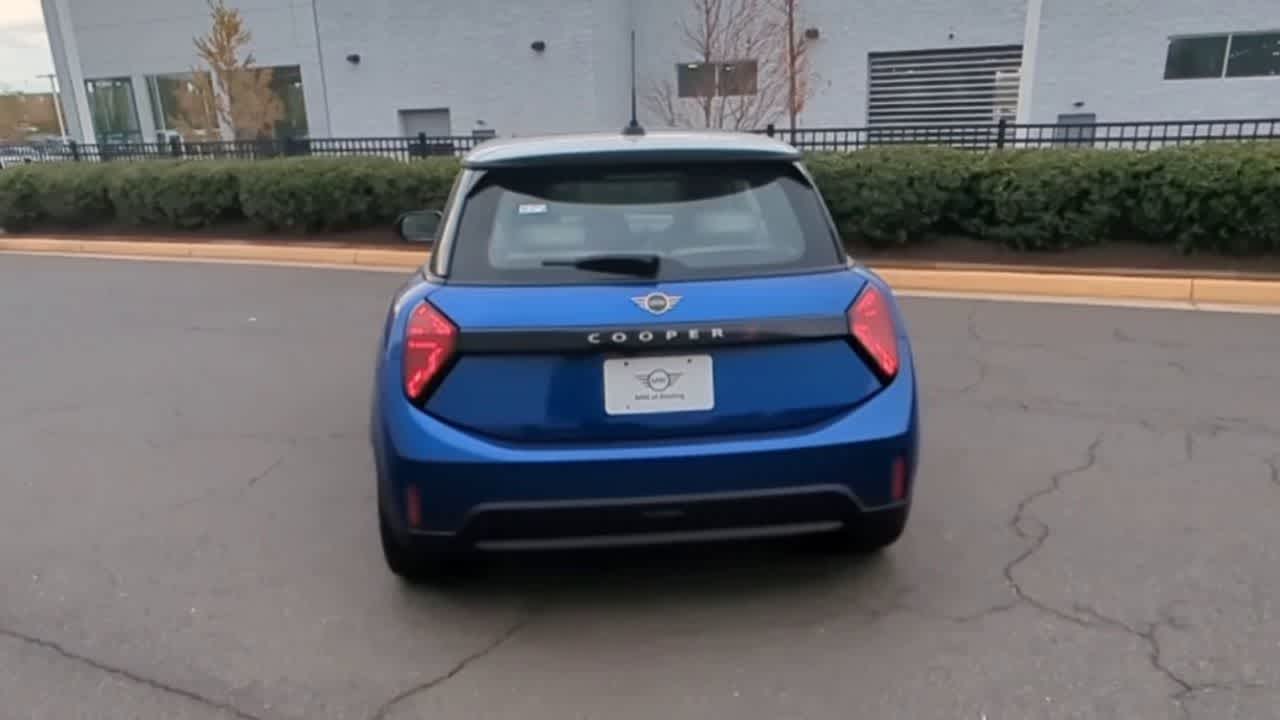 Vehicle image 8 of 36