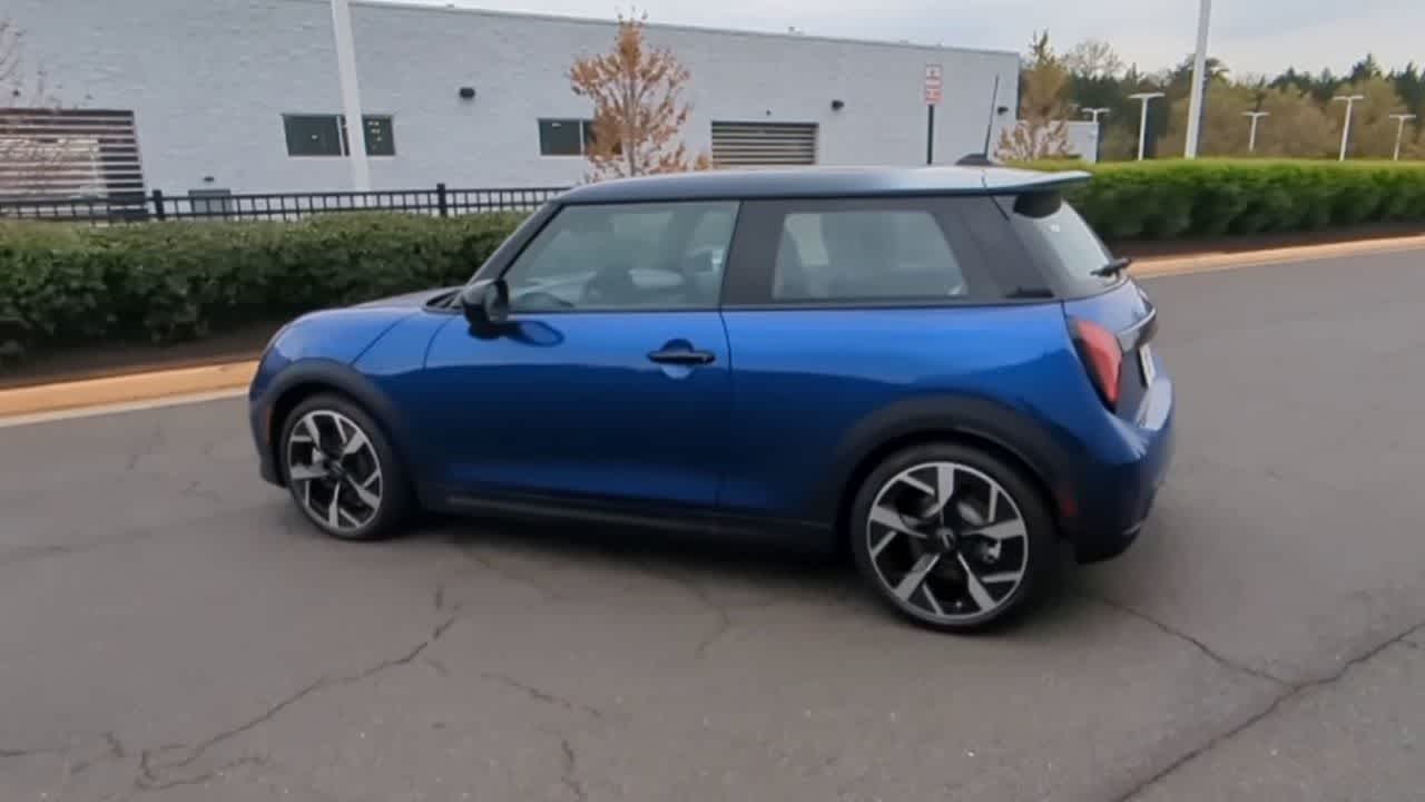 Vehicle image 9 of 36