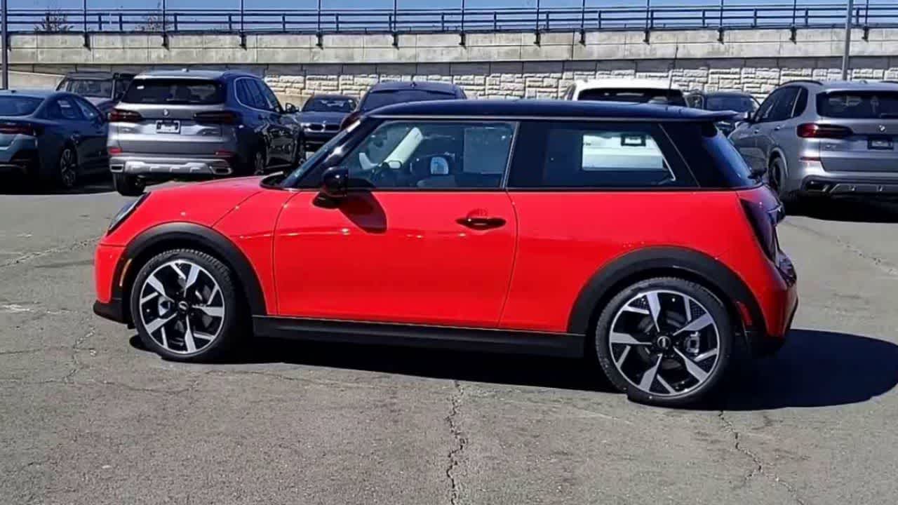 Vehicle image 8 of 37