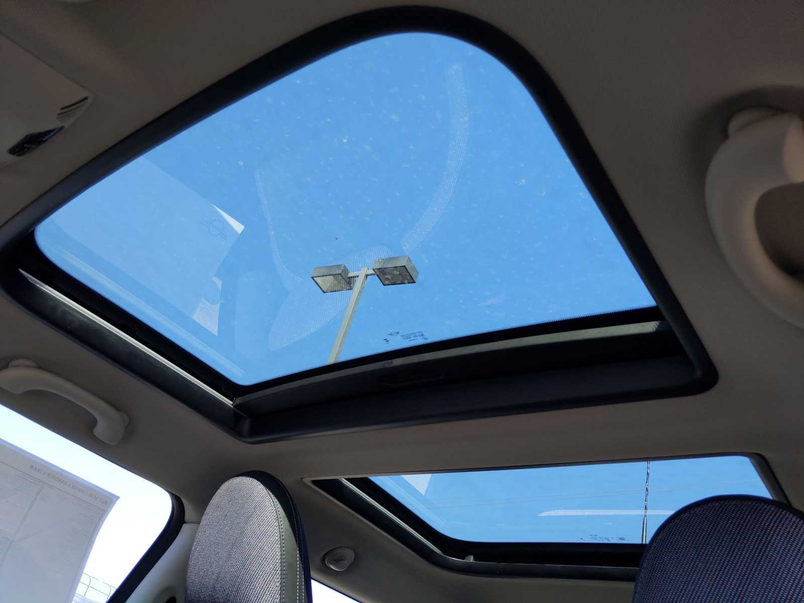 Vehicle image 18 of 37