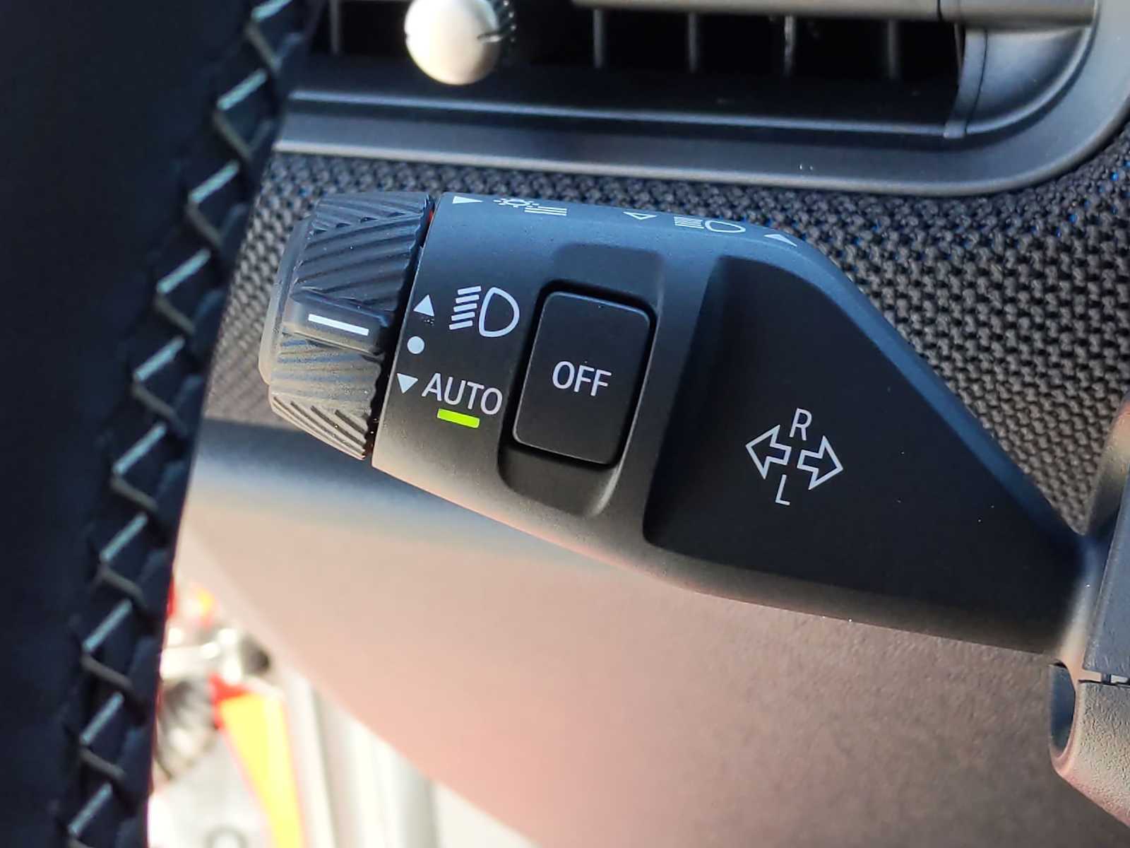 Vehicle image 27 of 37