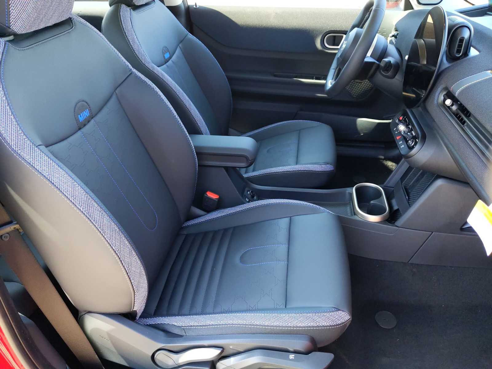 Vehicle image 22 of 37
