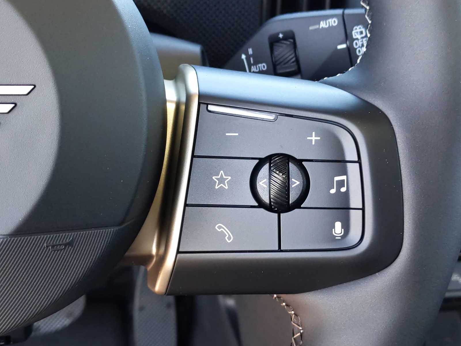 Vehicle image 25 of 37