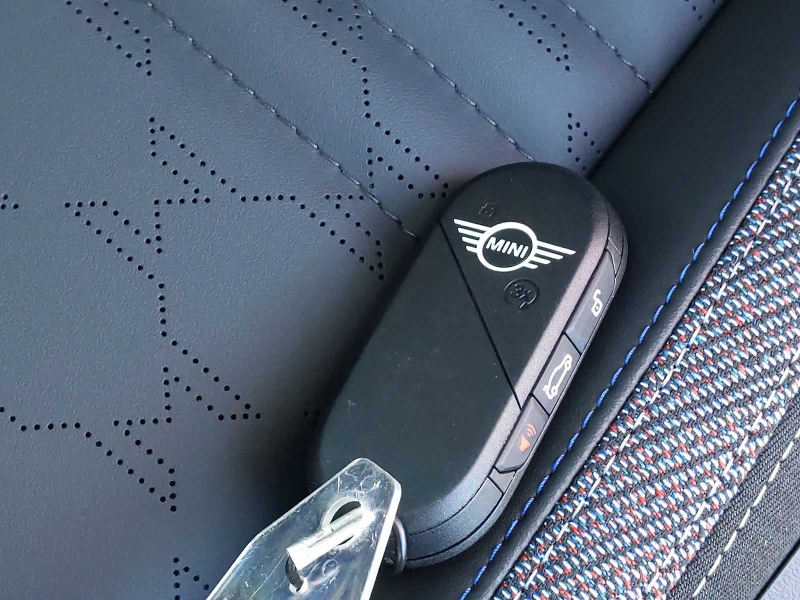 Vehicle image 36 of 37