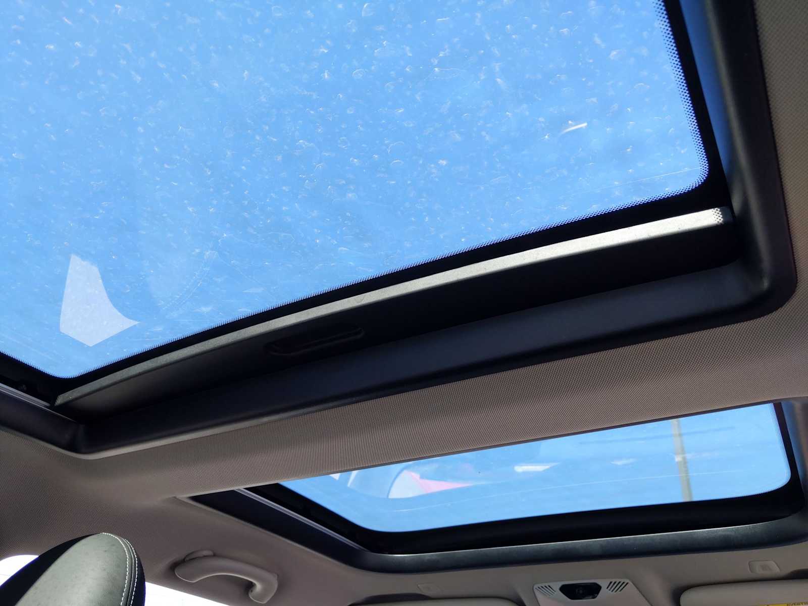 Vehicle image 21 of 37