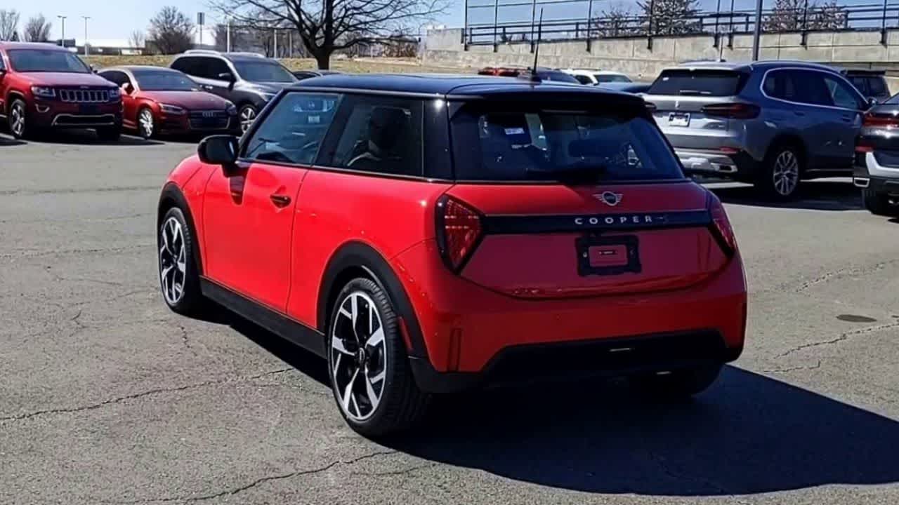 Vehicle image 9 of 37