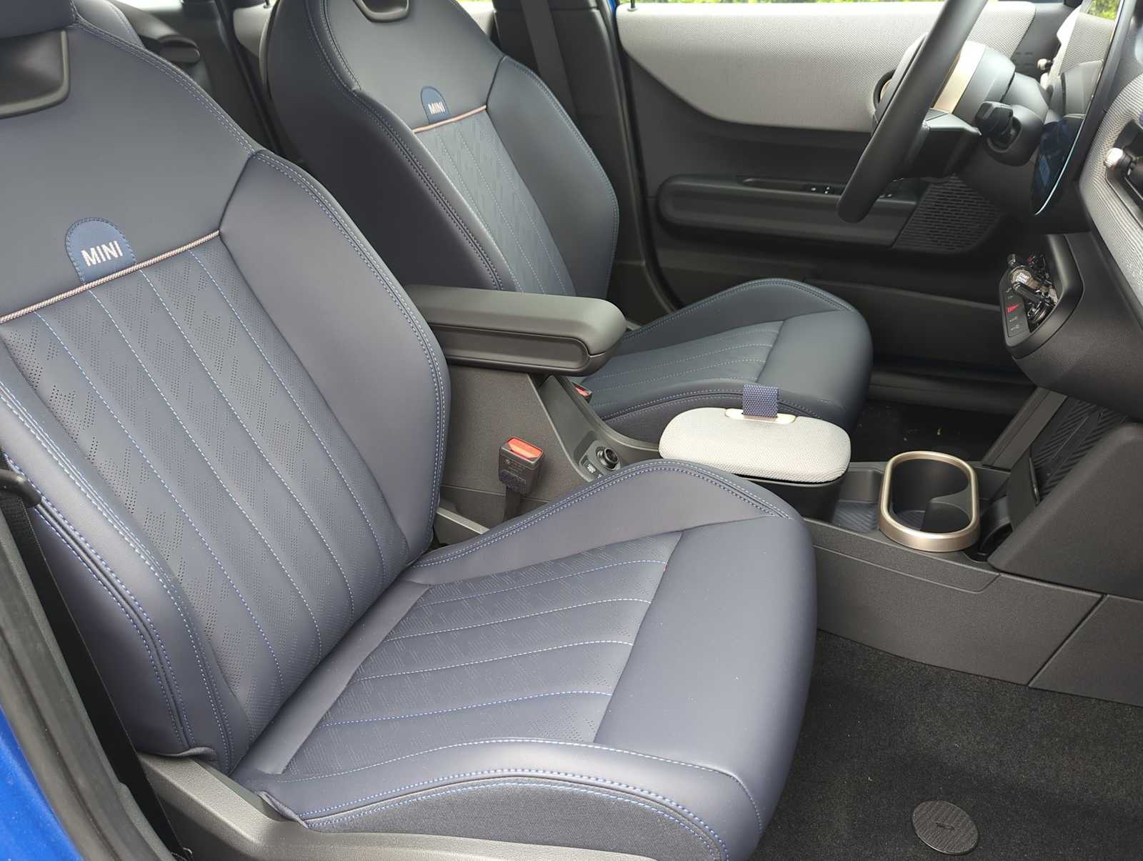 Vehicle image 15 of 38