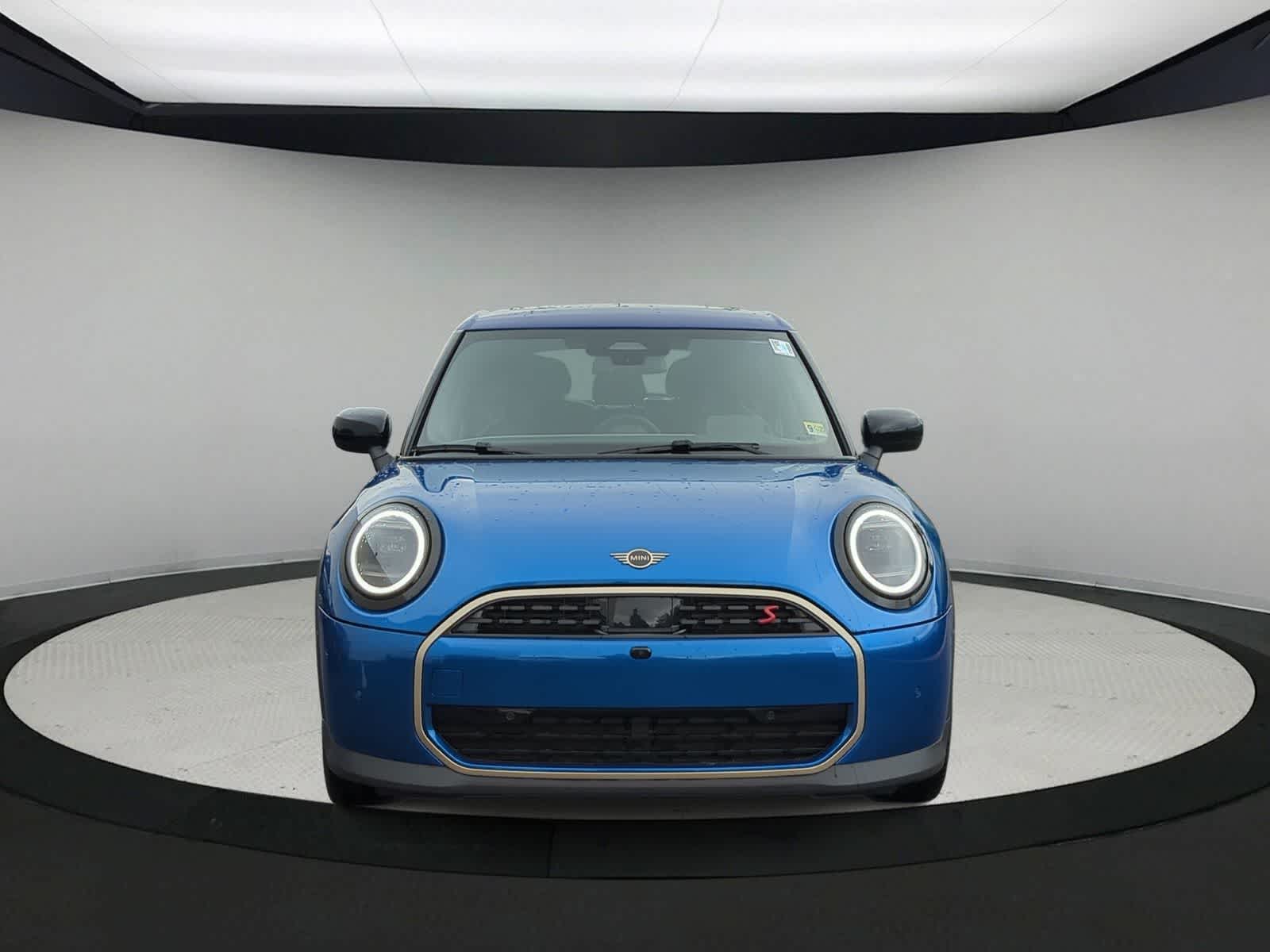 Vehicle image 3 of 38
