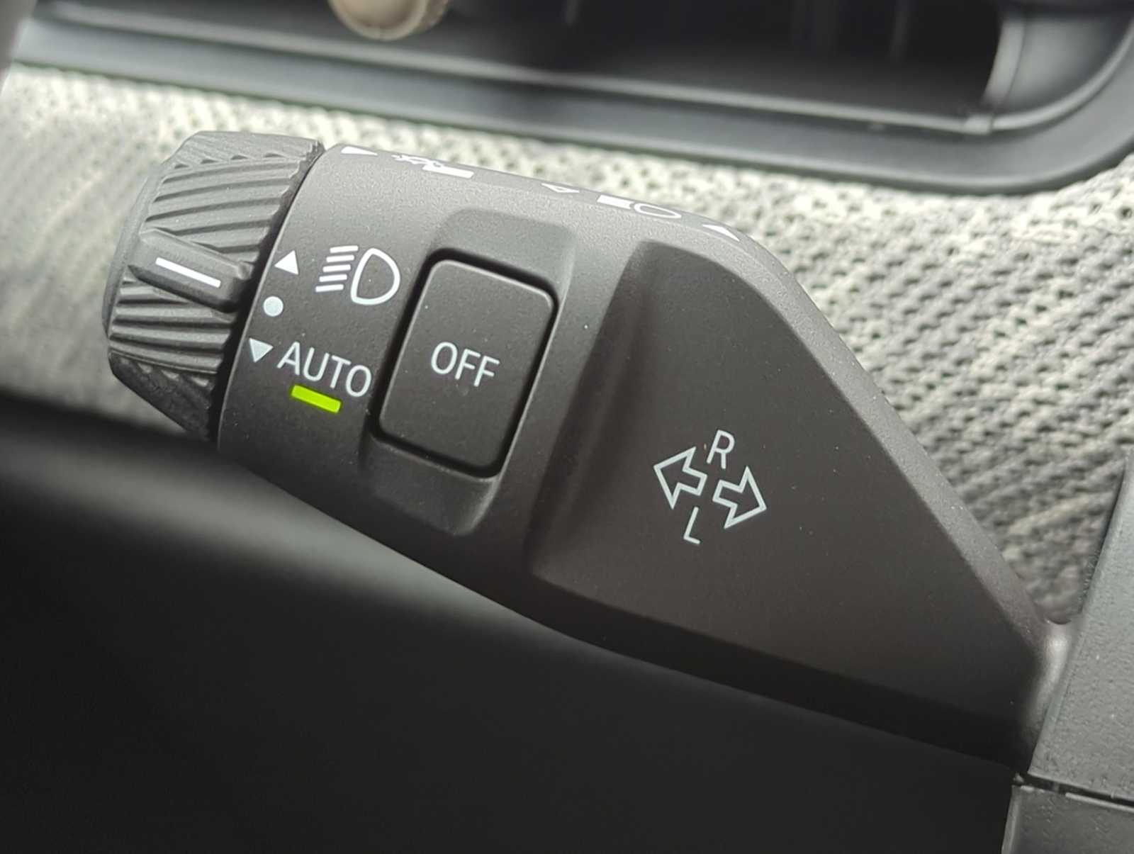 Vehicle image 28 of 38
