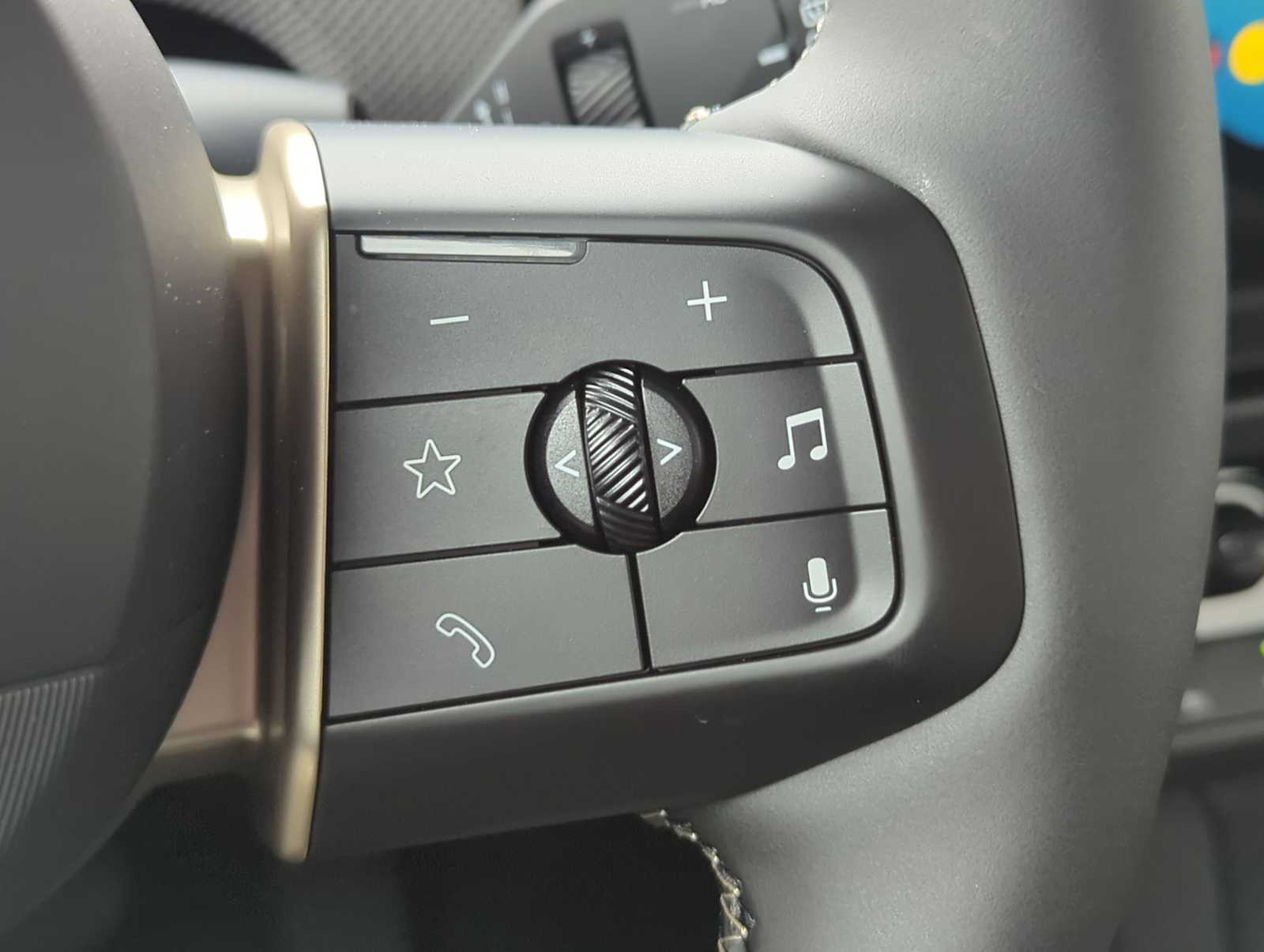 Vehicle image 27 of 38