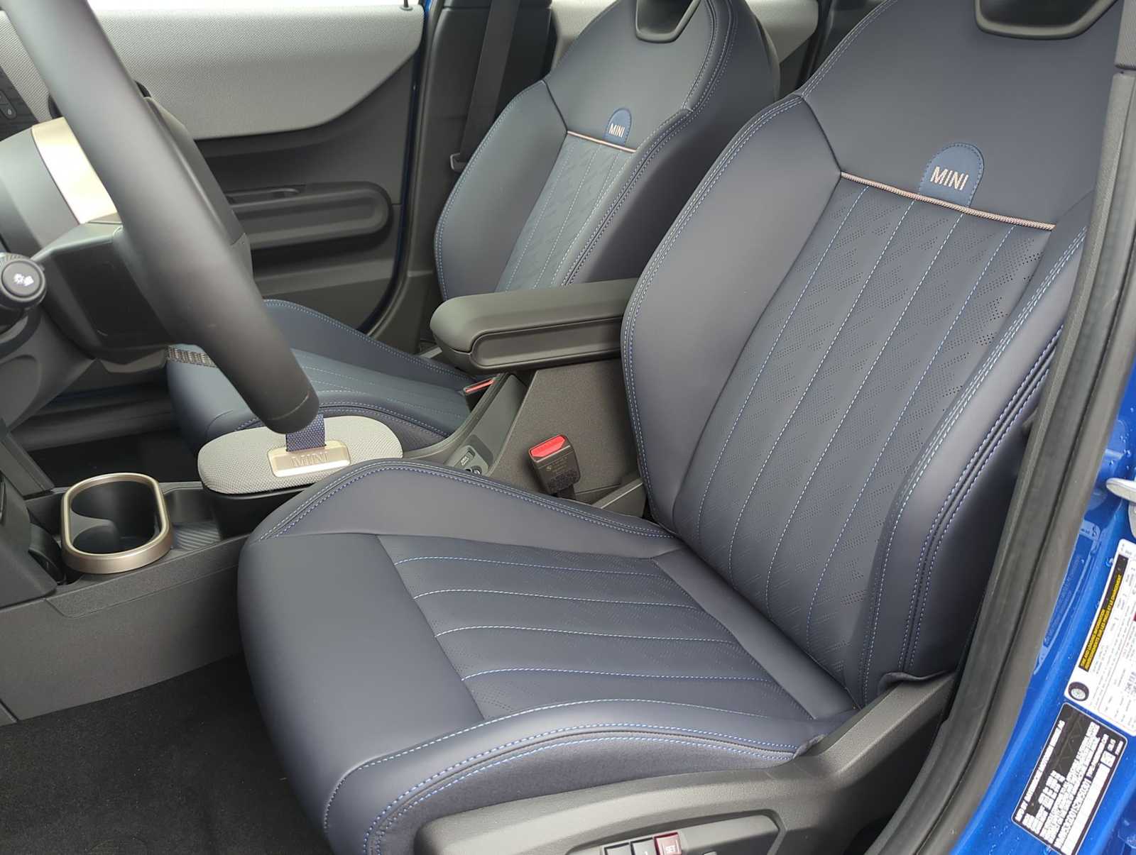 Vehicle image 14 of 38