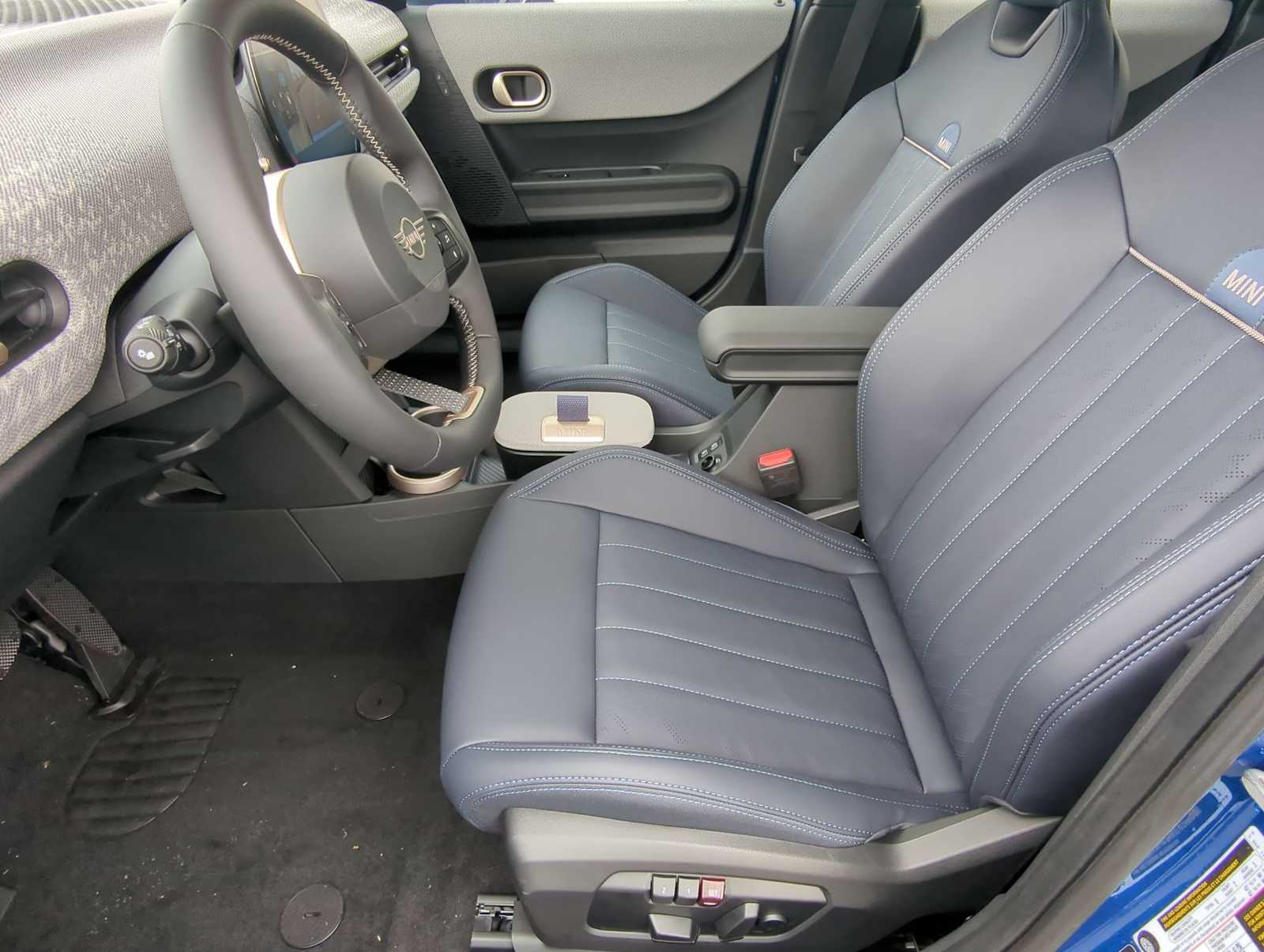 Vehicle image 17 of 38