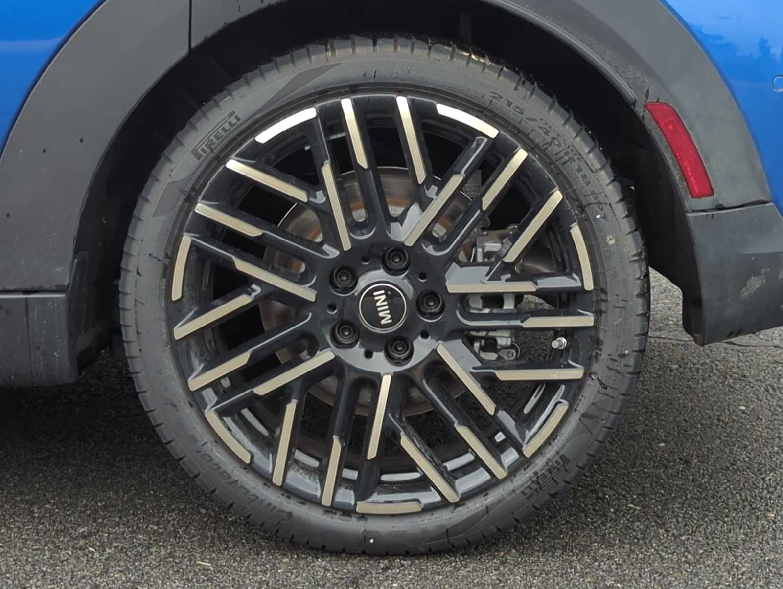 Vehicle image 11 of 38