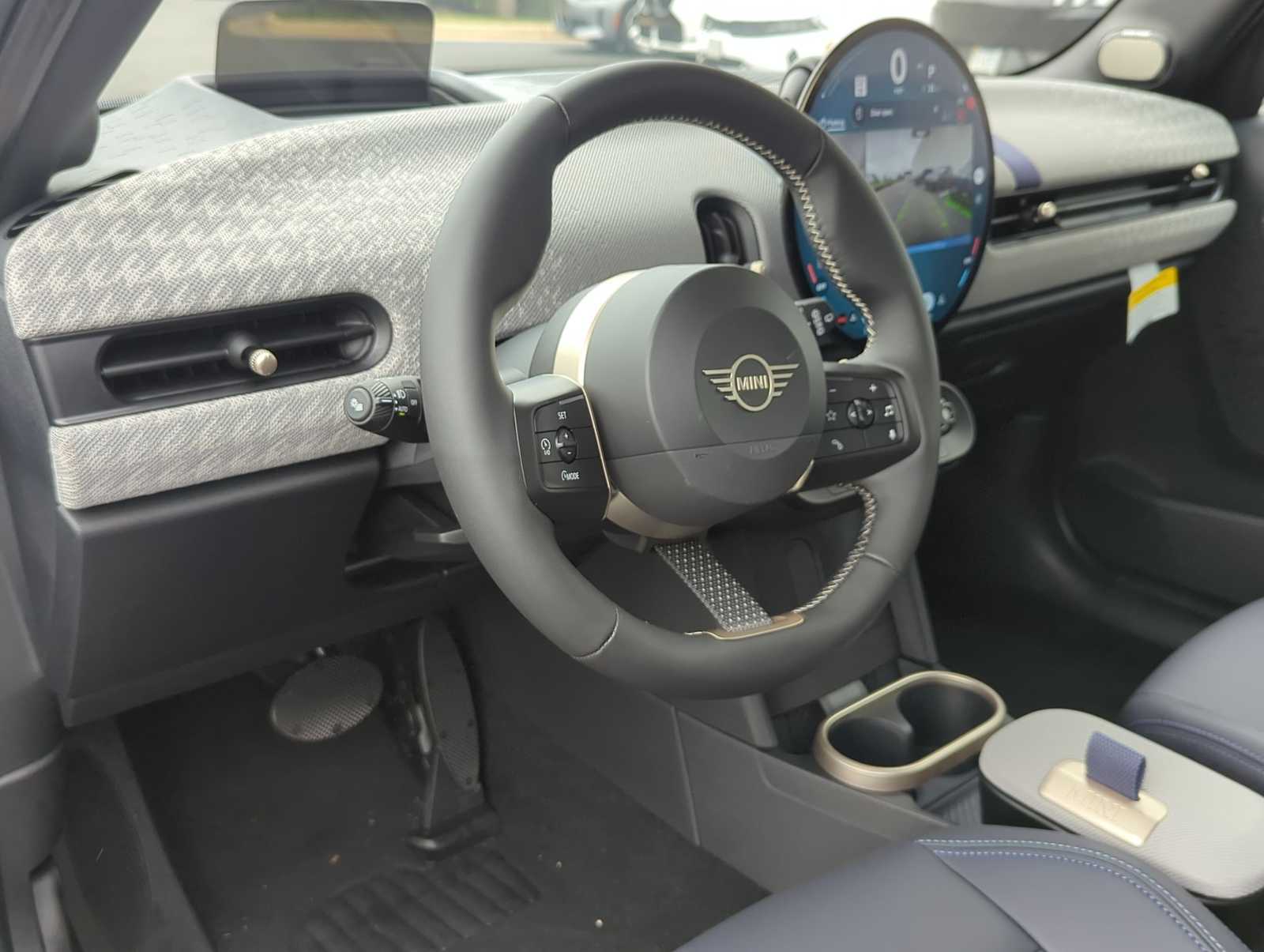 Vehicle image 19 of 38