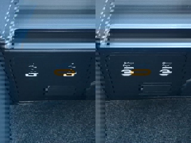 Vehicle image 21 of 28