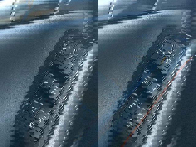 Vehicle image 23 of 28
