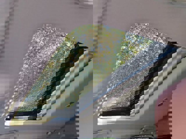 Vehicle image 18 of 28
