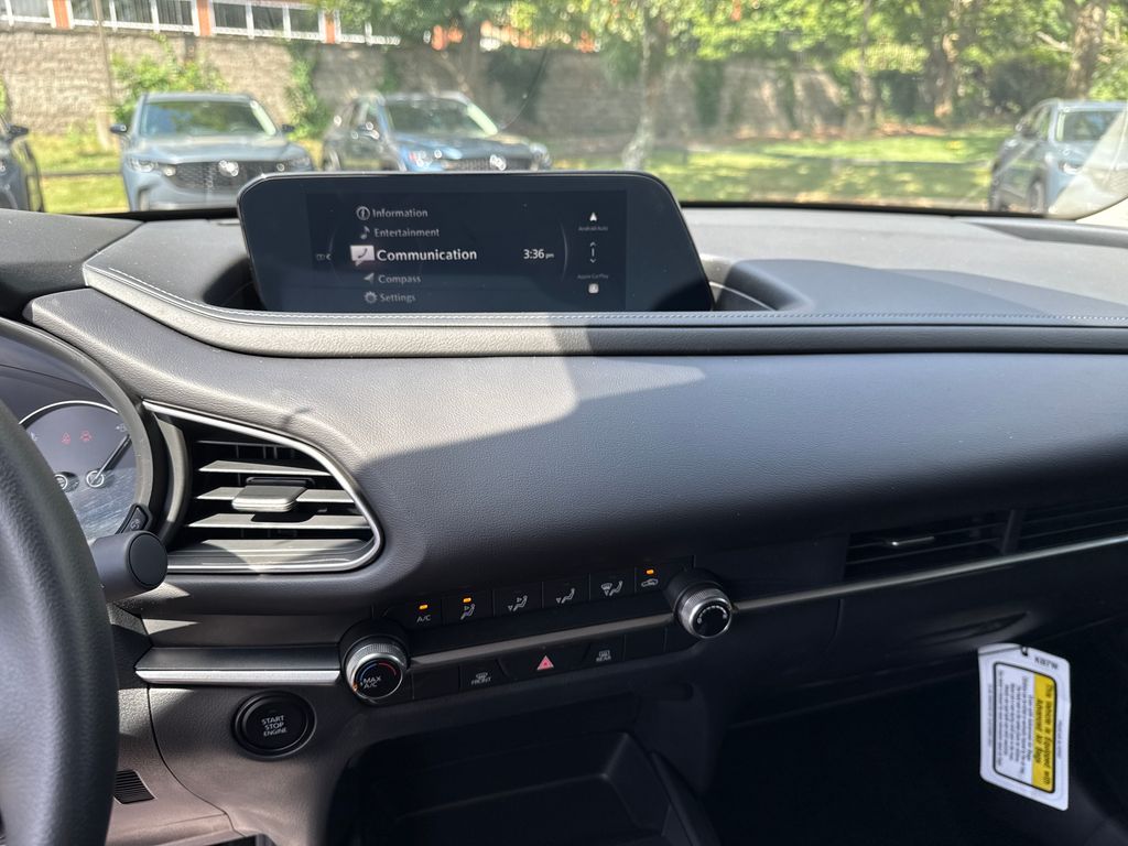 Vehicle image 17 of 30