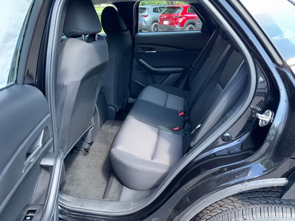 Vehicle image 28 of 30