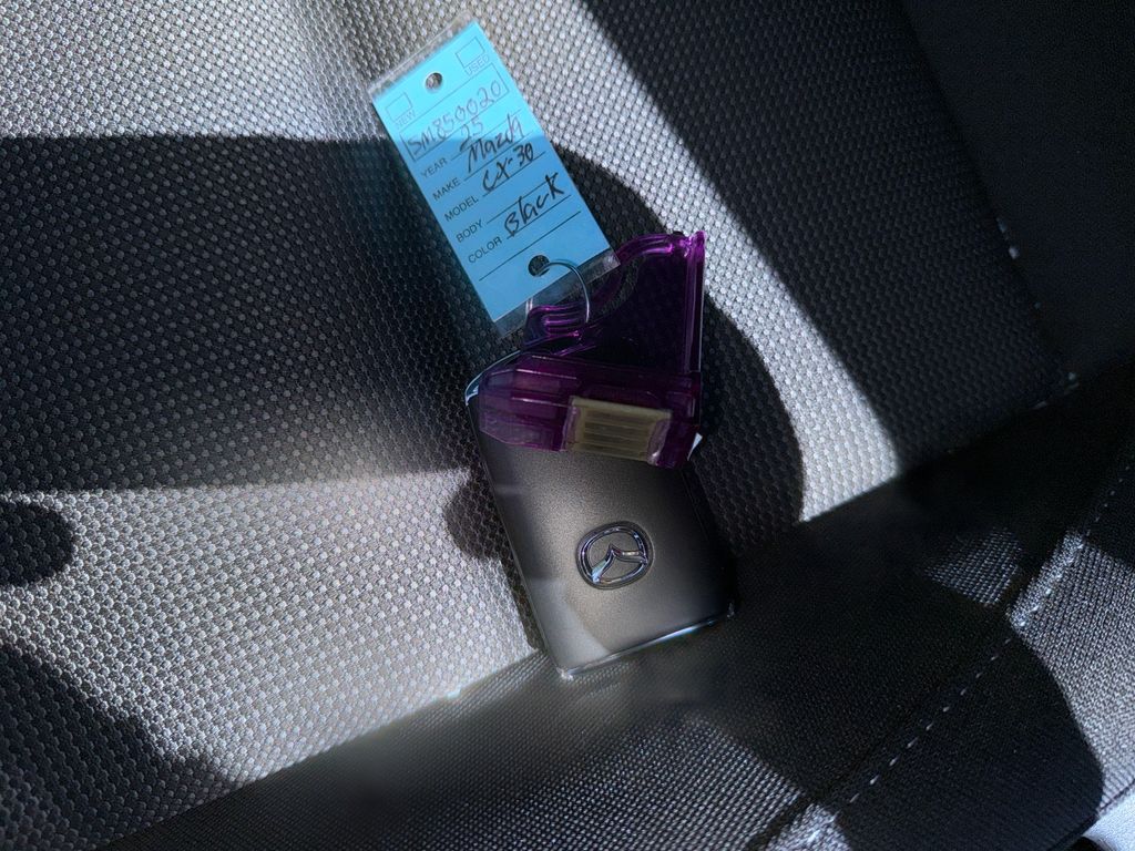 Vehicle image 25 of 30