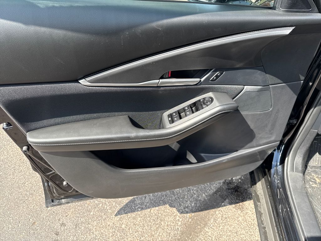 Vehicle image 24 of 30